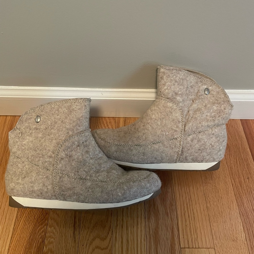 EMU Women’s Boots 8